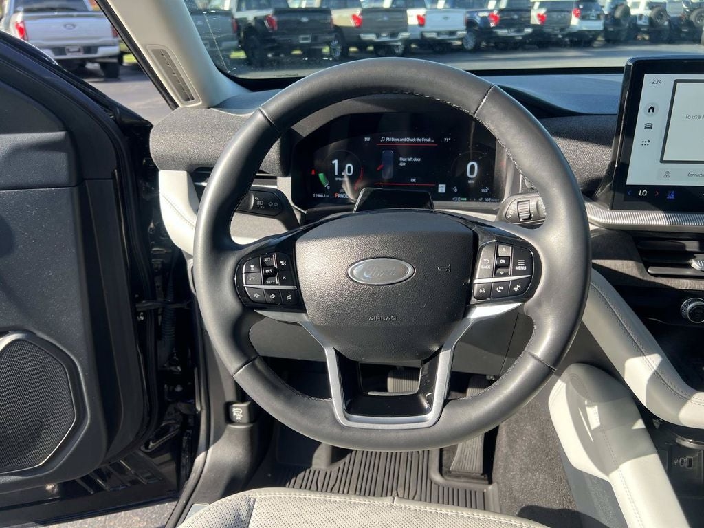 2025 Ford Explorer Platinum
