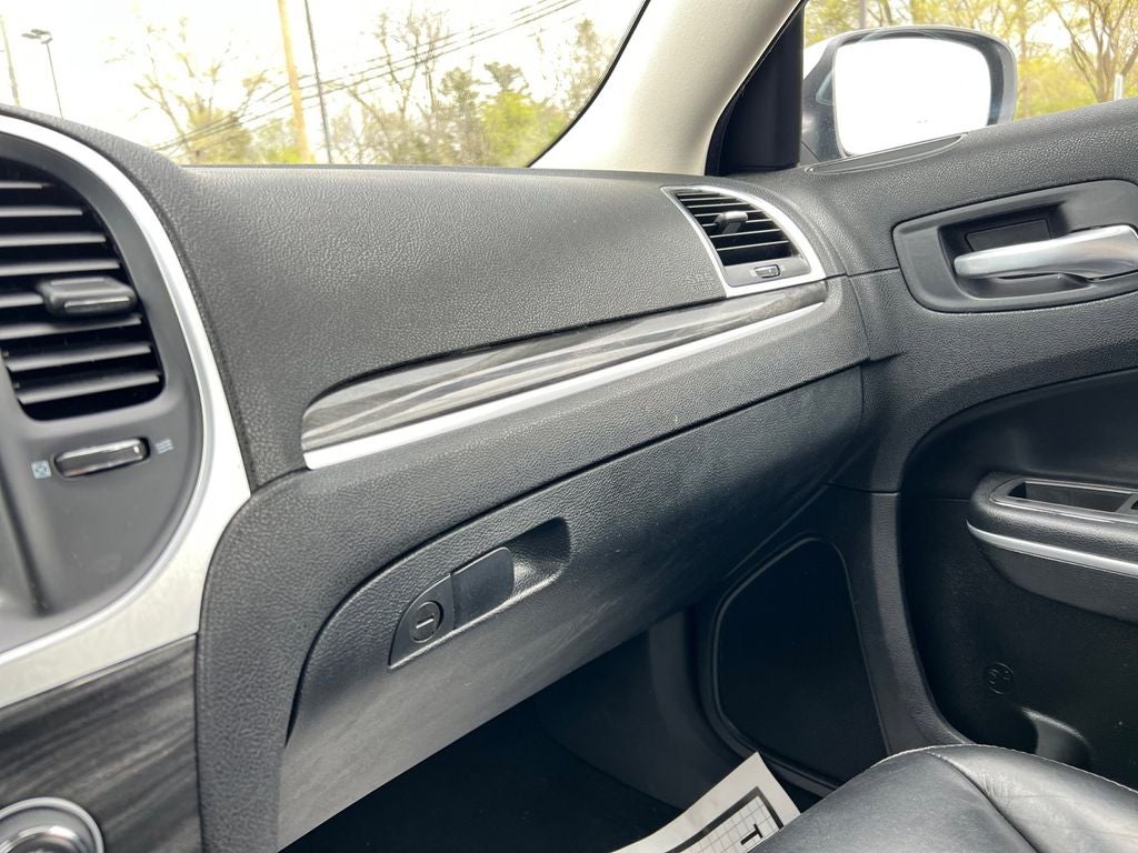 2022 Chrysler 300 Touring