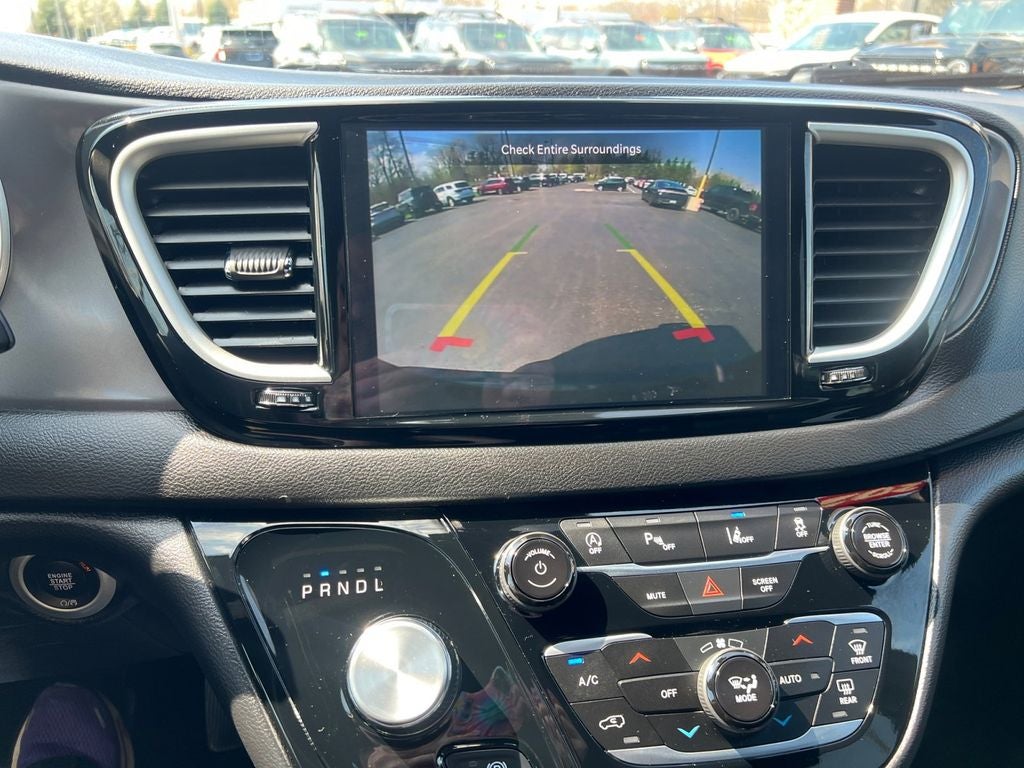 2025 Chrysler Pacifica Select