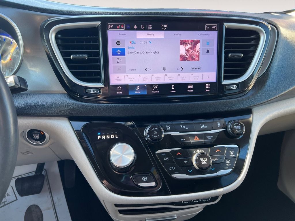 2023 Chrysler Pacifica Touring L