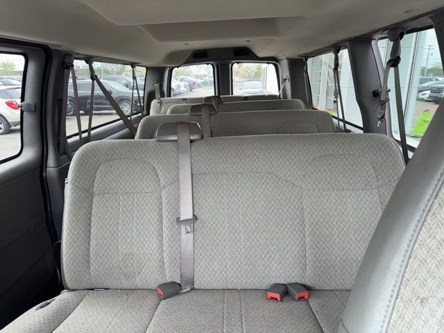 2024 Chevrolet Express Passenger 3500 1LT