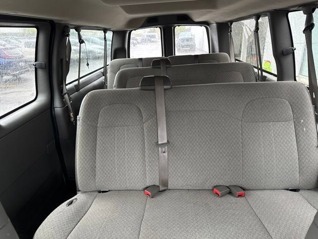 2025 Chevrolet Express Passenger 1LT