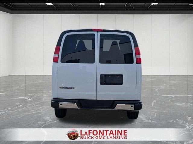 2025 Chevrolet Express Passenger 1LT