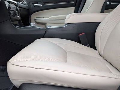 2022 Chrysler 300 Touring L
