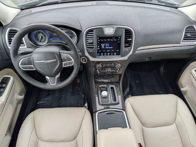 2022 Chrysler 300 Touring L