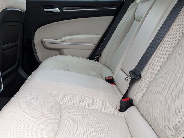 2022 Chrysler 300 Touring L