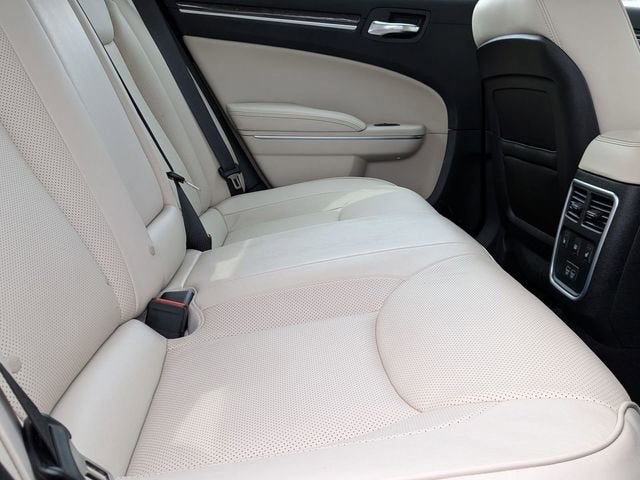 2022 Chrysler 300 Touring L