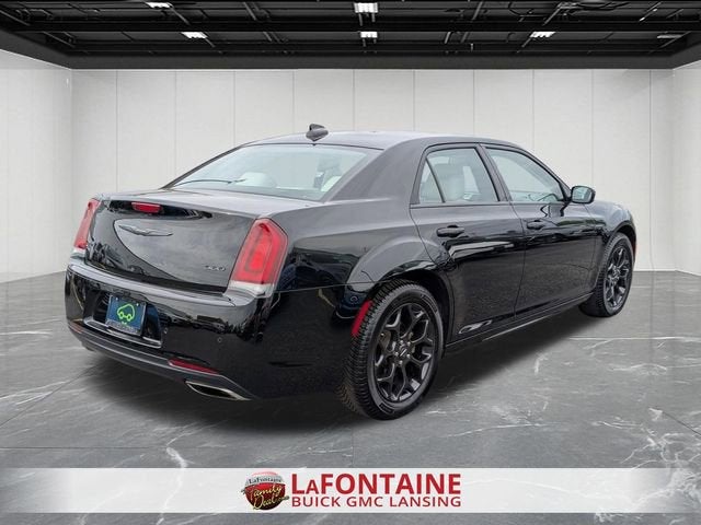2022 Chrysler 300 Touring L