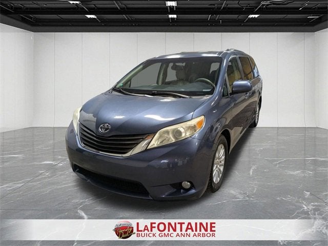 2013 Toyota Sienna XLE V6 8 Passenger
