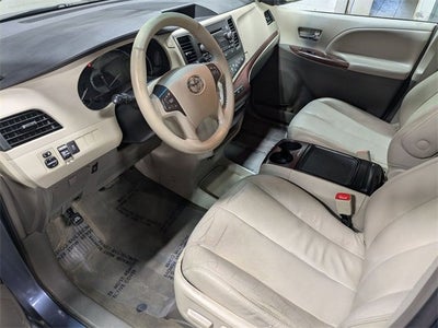 2013 Toyota Sienna XLE V6 8 Passenger
