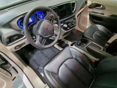 2024 Chrysler Pacifica Hybrid Select