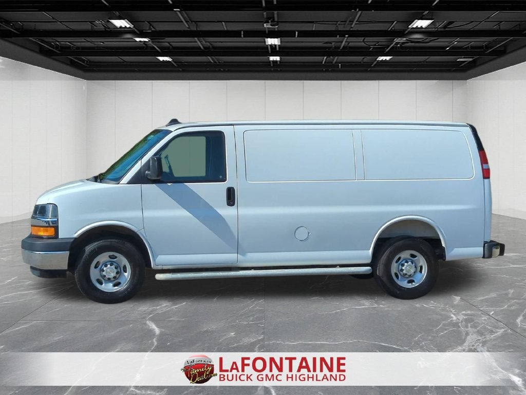 2025 Chevrolet Express Cargo WT