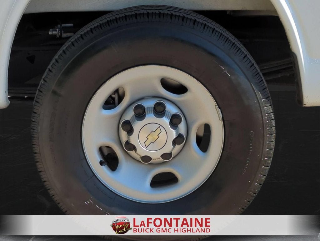 2025 Chevrolet Express Cargo WT