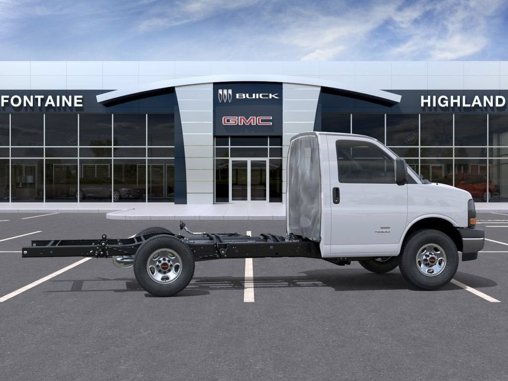 2025 GMC Savana Cutaway 3500 1WT