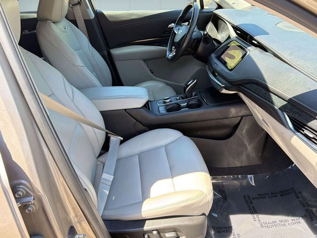 2023 Cadillac XT4 Premium Luxury