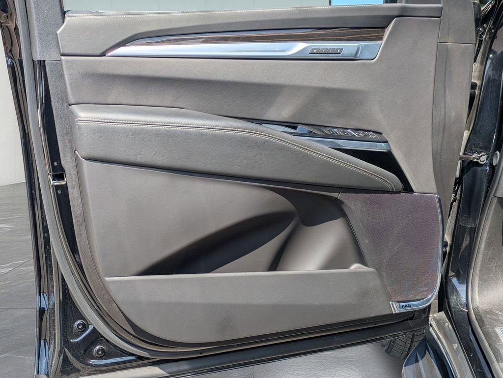 2025 Cadillac Escalade Luxury