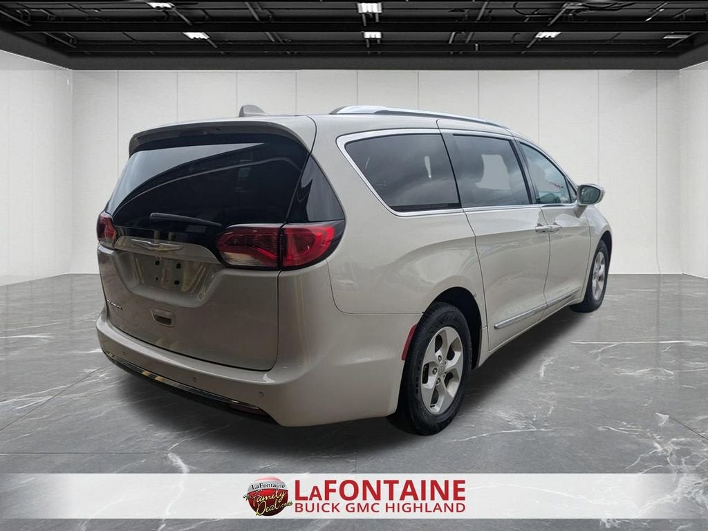 2017 Chrysler Pacifica Touring-L Plus