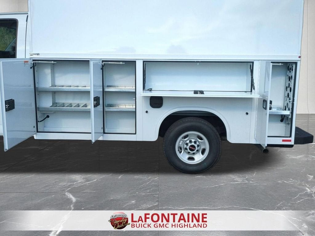 2025 GMC Savana Cutaway 3500 1WT