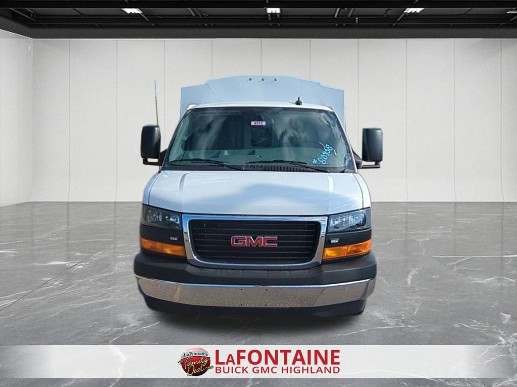 2025 GMC Savana Cutaway 3500 1WT