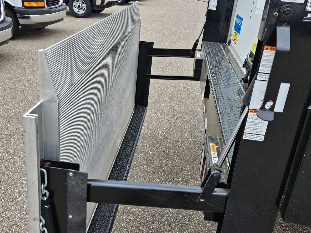 2024 GMC Savana Cutaway 3500 1WT