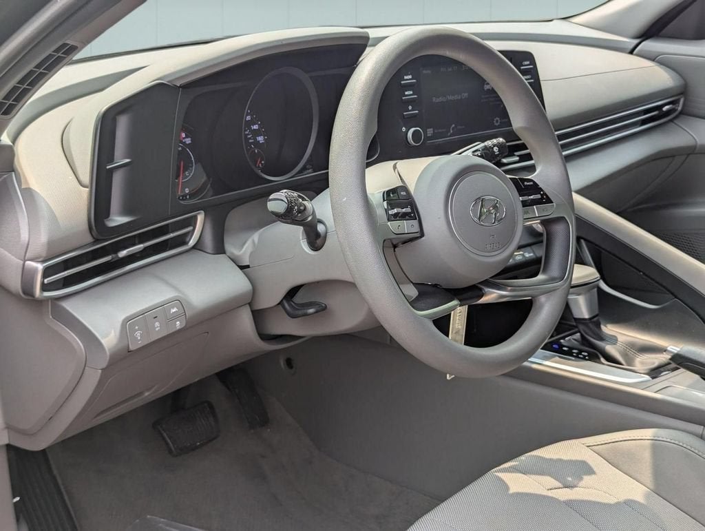 2023 Hyundai Elantra SE