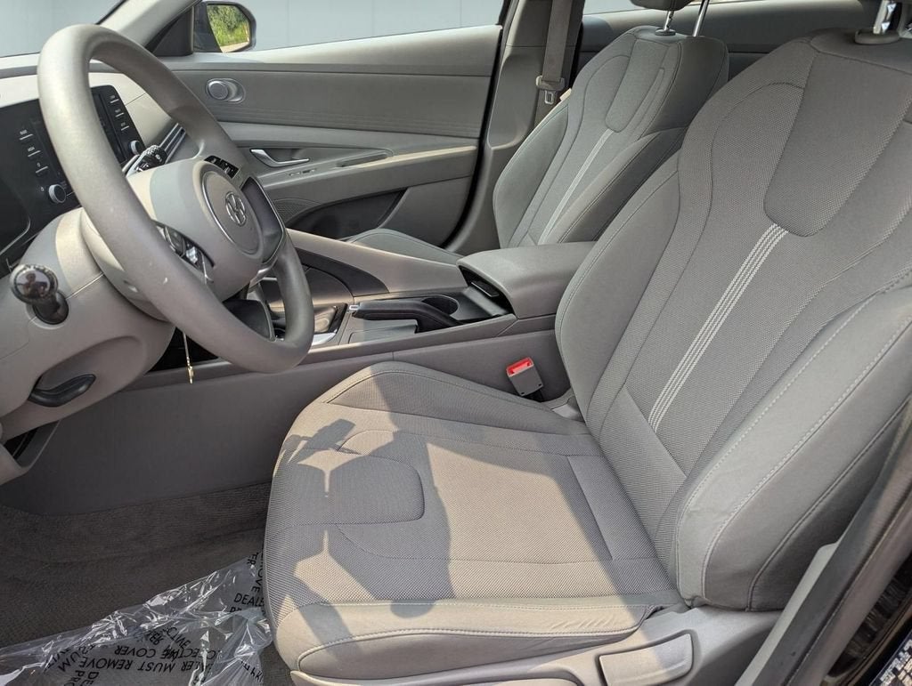 2023 Hyundai Elantra SE