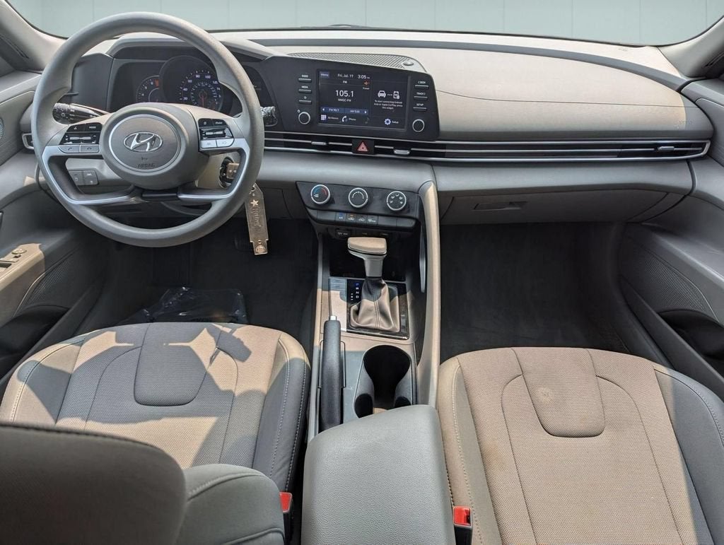 2023 Hyundai Elantra SE