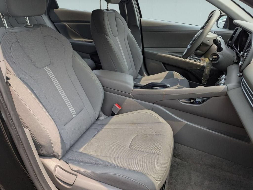 2023 Hyundai Elantra SE