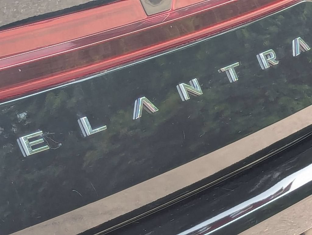 2023 Hyundai Elantra SE