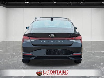 2023 Hyundai Elantra SE