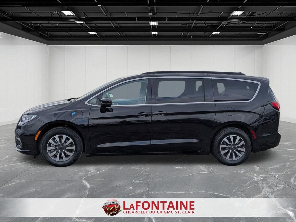 2022 Chrysler Pacifica Hybrid Touring L