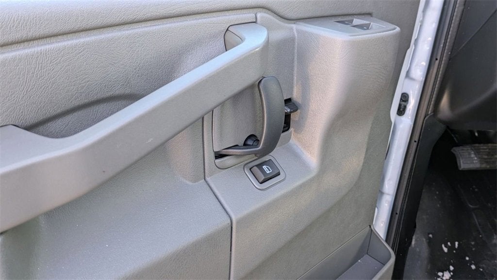 2025 GMC Savana Cutaway 3500 1WT