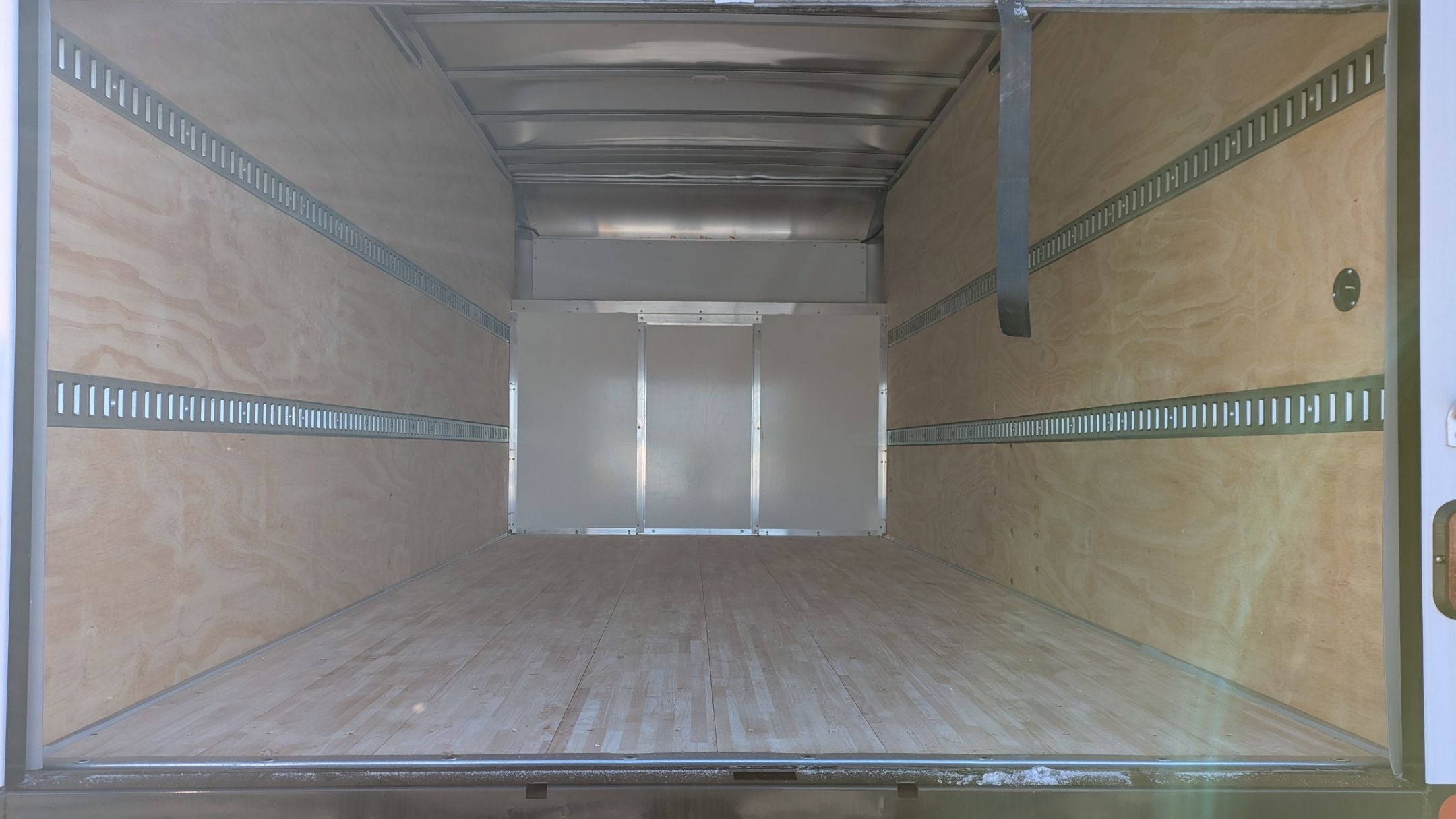 2025 GMC Savana Cutaway 3500 1WT