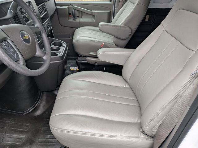 2025 Chevrolet Express Cargo 3500 WT