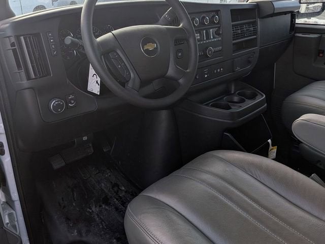 2025 Chevrolet Express Cutaway 3500 1WT