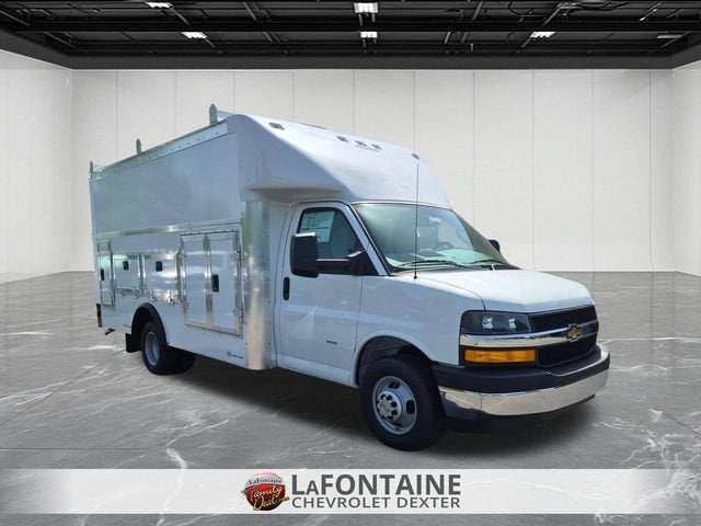 2026 Chevrolet Express Cutaway 3500 1WT