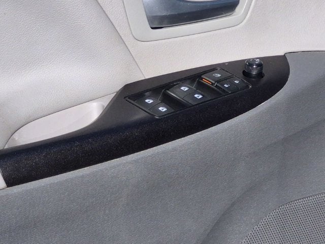 2017 Toyota Sienna LE
