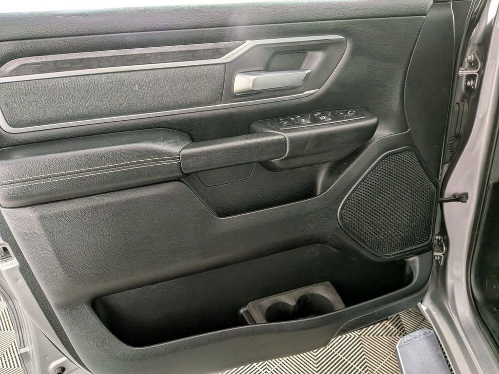 2020 RAM 1500 Big Horn Crew Cab 4x4 5'7" Box