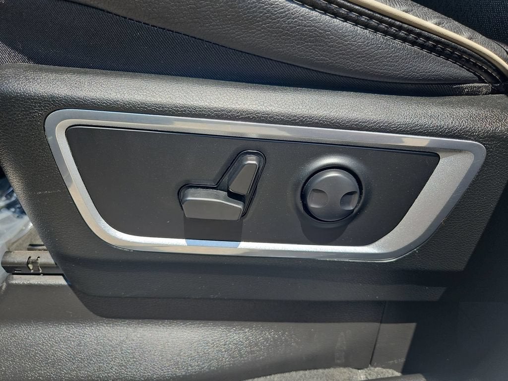 2023 RAM 1500 Laramie Crew Cab 4x4 5'7" Box