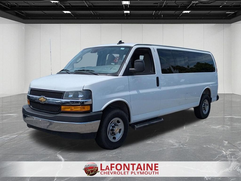 2025 Chevrolet Express Passenger 1LT