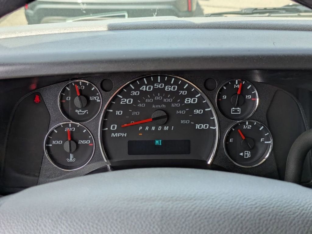 2025 Chevrolet Express Passenger 1LT