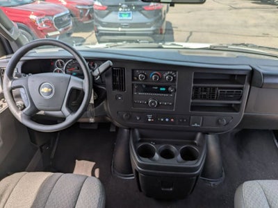 2025 Chevrolet Express Passenger 1LT