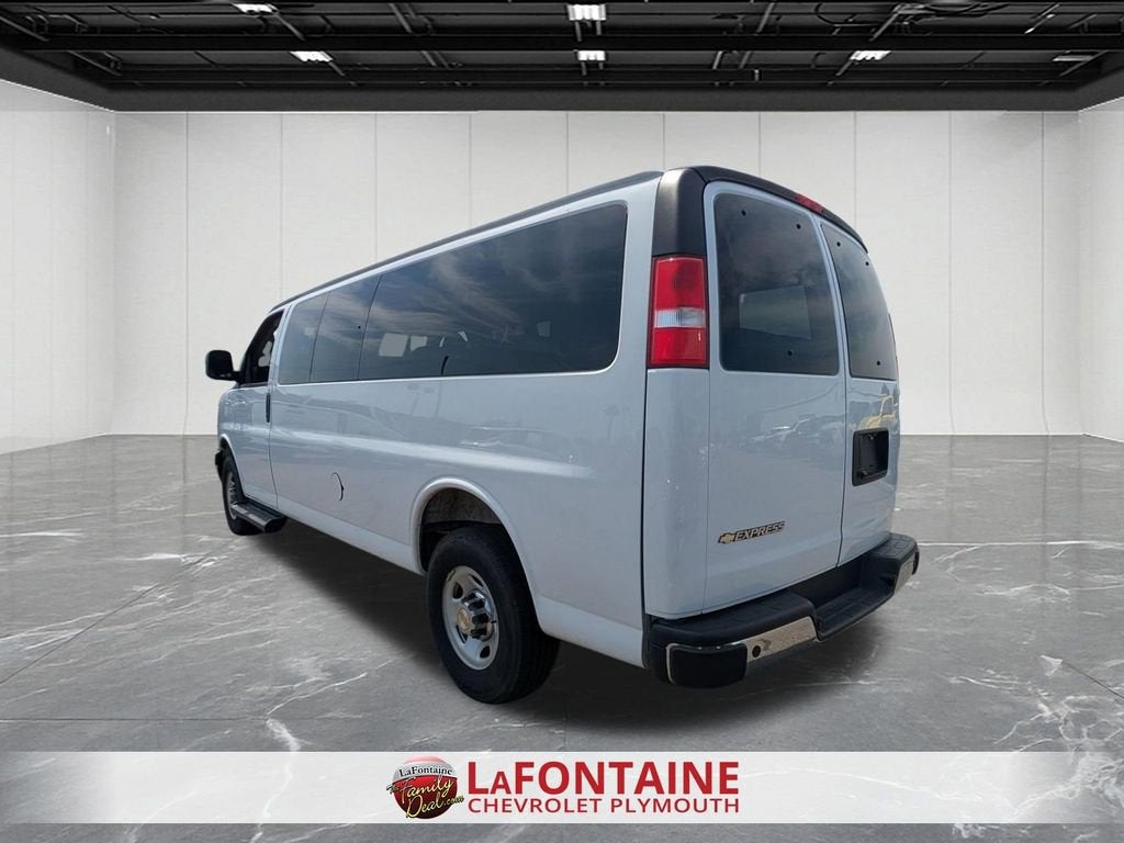 2025 Chevrolet Express Passenger 1LT