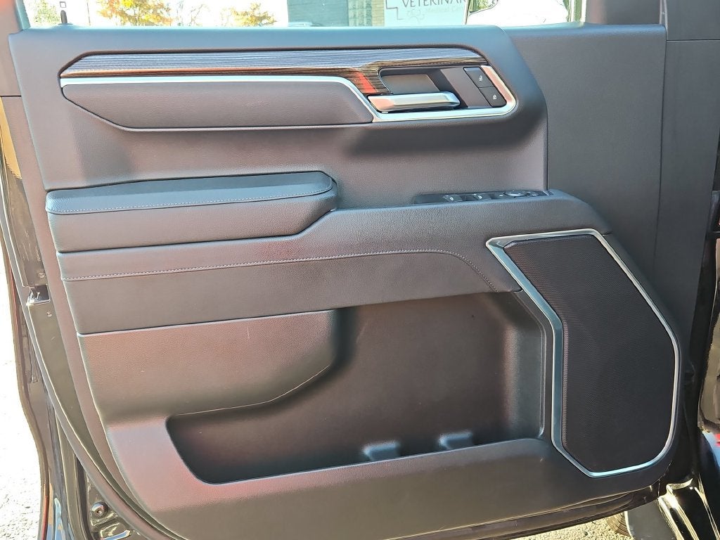2025 Chevrolet Silverado 1500 LT (2FL)