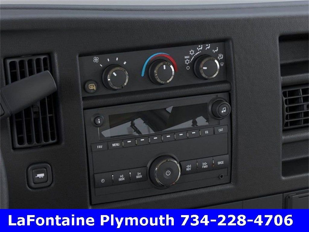 2025 Chevrolet Express Cargo 3500 WT