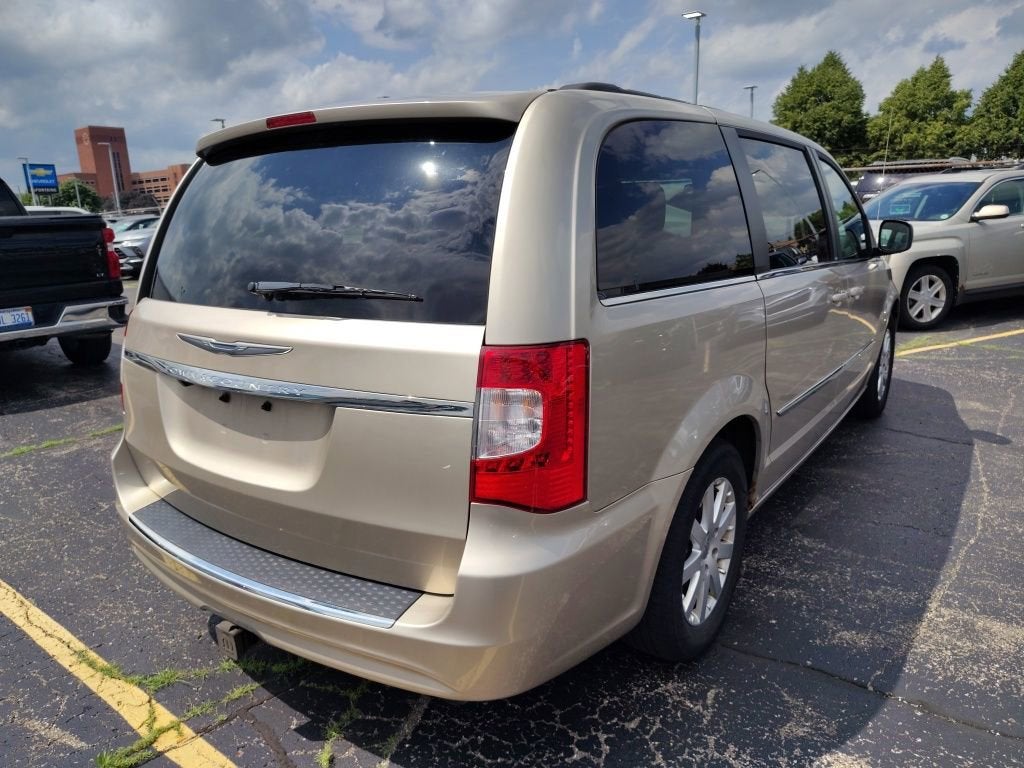 2013 Chrysler Town & Country Touring