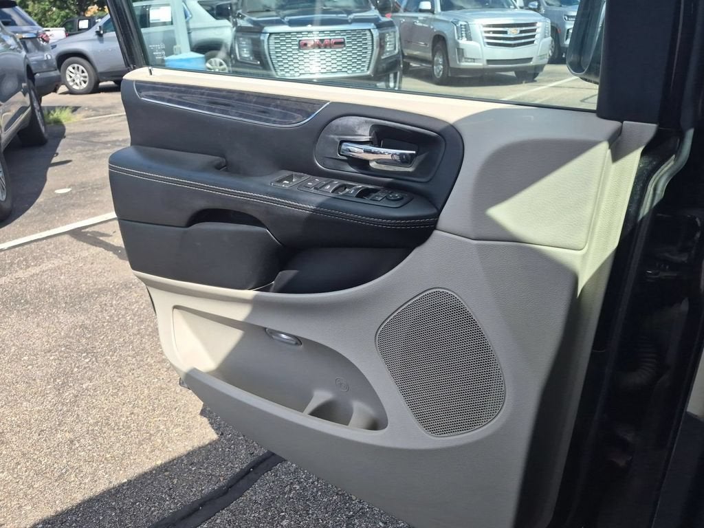 2015 Chrysler Town & Country Touring