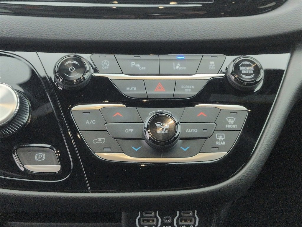 2025 Chrysler Pacifica Select