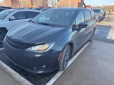 2020 Chrysler Pacifica Touring
