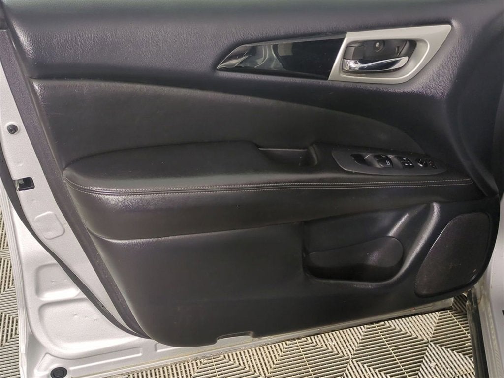 2018 Nissan Pathfinder SV